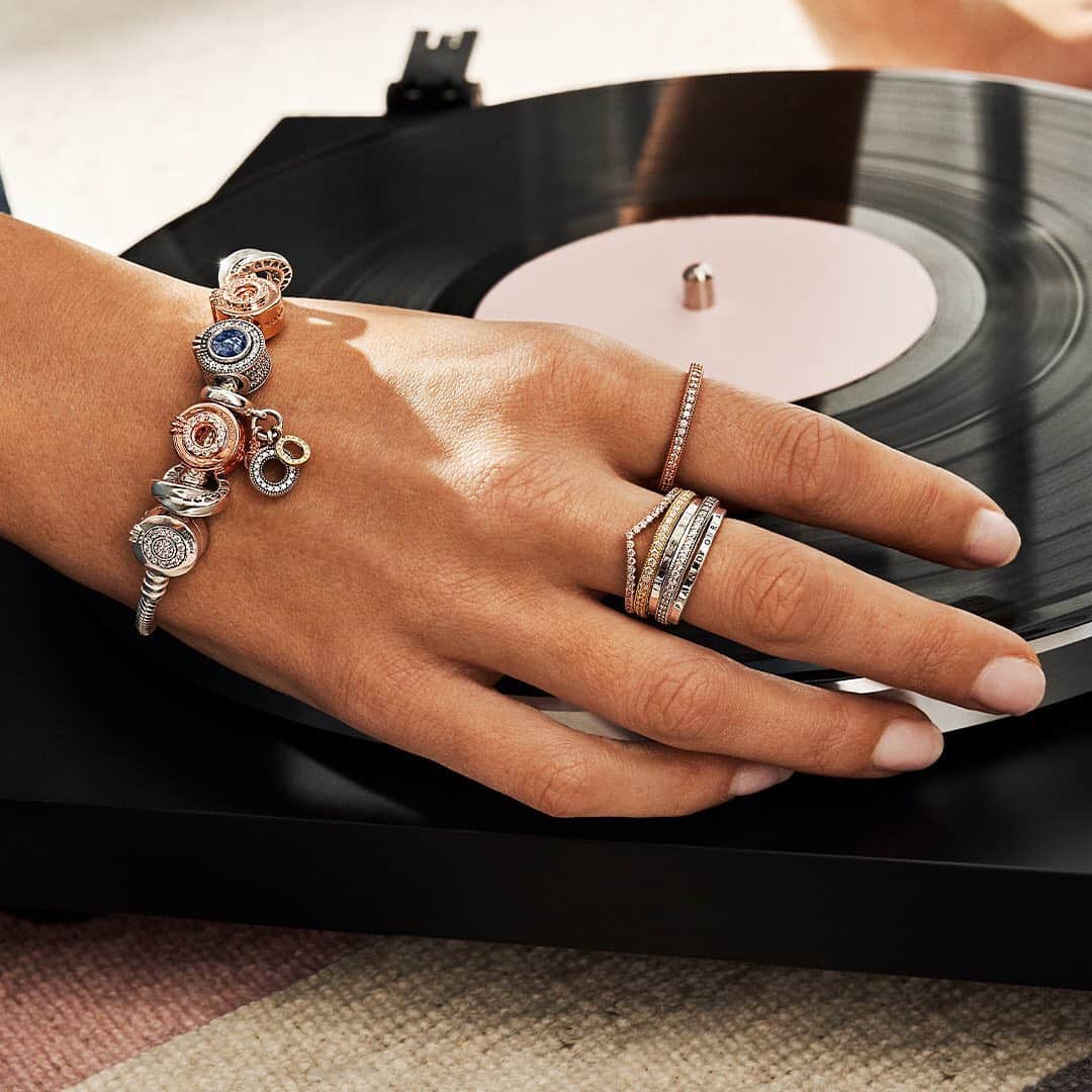 PANDORAさんのインスタグラム写真 - (PANDORAInstagram)「Turn up your style game with stacks of rings and rows of charms ready to be your new go-to pieces. 💍 #SomethingAboutYou #PandoraSignature #Pandora」8月1日 21時03分 - theofficialpandora