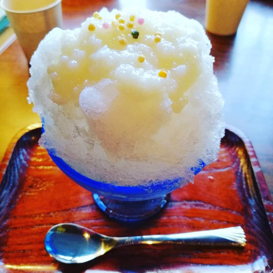 のインスタグラム：「暑くなったらかき氷でしょー。休憩がてら食べに行く至福の時間。#かき氷 　#甘酒ソース 　#至福の時　#休憩大切」