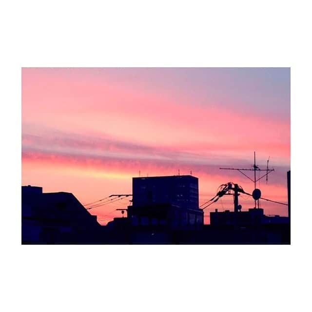 理絵さんのインスタグラム写真 - (理絵Instagram)「むかし撮った空  #sky #하늘 #cielo #空 #cielo_rie #過去の空 #tokyo #japan」8月1日 21時07分 - ____rie____