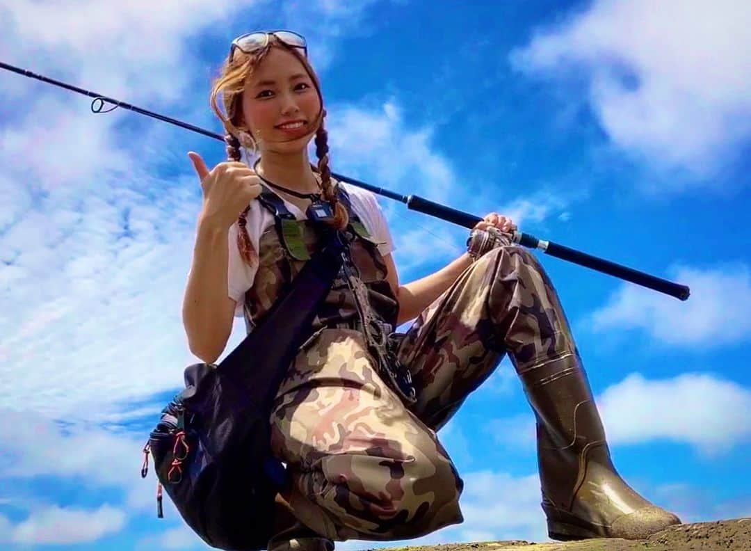 冨士木耶奈さんのインスタグラム写真 - (冨士木耶奈Instagram)「. きょうの耶奈ヤン😆🎣 車中泊からの朝まずめから 巨大怪魚狙いやったけど バイトのみ😭 1日フルでカメラ回しとったのに 釣れらんかったーー😭 あしたリベンジ‼️ . . #怪魚 #怪魚ハンター耶奈 #釣り  #魚ハンター #釣りガール #耶奈  #冨士木耶奈 #ウェーディング  #fishing #japan #fishinggirl  #fish #waderfishing #hunter」8月1日 21時19分 - fishing_kana