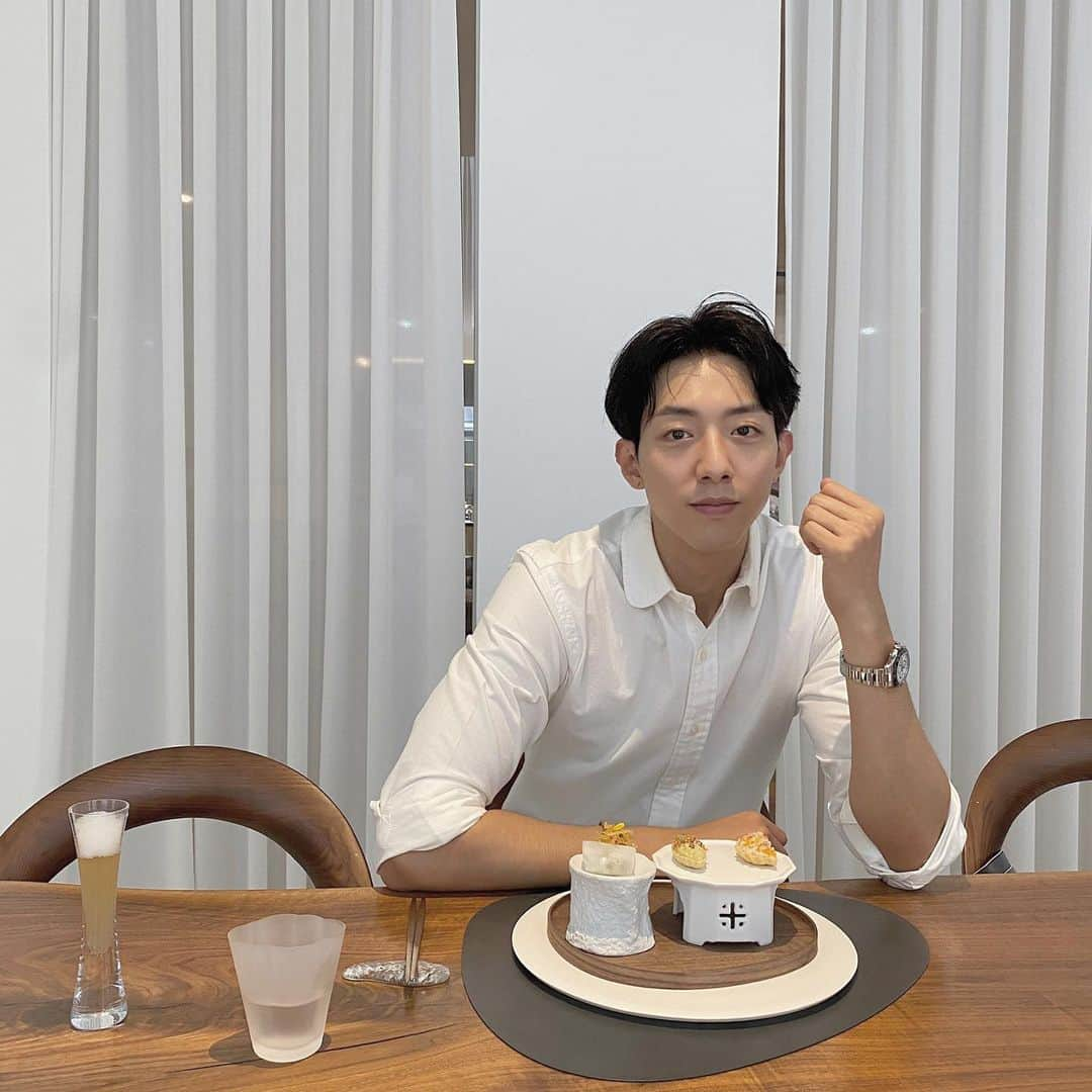 イ・ジョンシンさんのインスタグラム写真 - (イ・ジョンシンInstagram)「잘자요😊」8月1日 21時28分 - leejungshin91