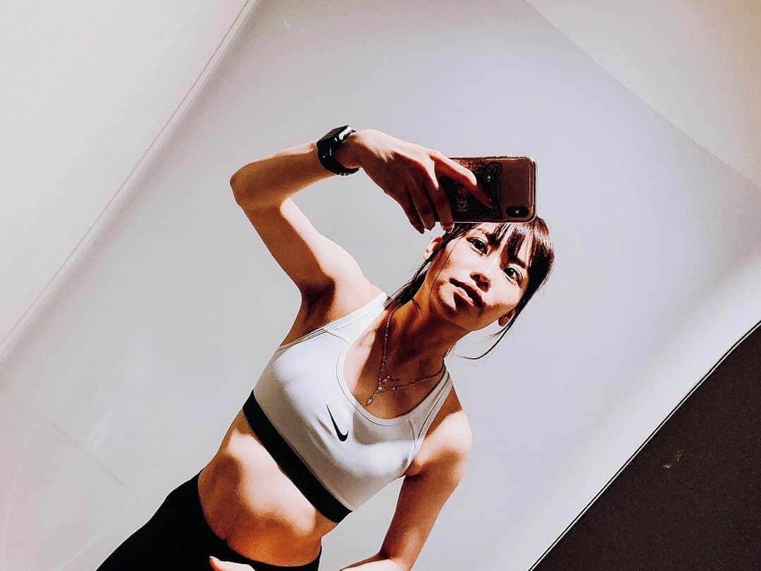 端田三奈未さんのインスタグラム写真 - (端田三奈未Instagram)「workout🏃‍♀️ @next__gym  ﻿ @rikkun.fit にトレーニングしてもらいました✊﻿ トレ中はしっかりマスク🌿 ﻿ 久々のパーソナル...﻿ 楽しすぎた✌️...﻿  ﻿ メニューがマンネリ化してたり﻿ フォームの乱れがあったり﻿ 身体のバランスにばらつきがあったり...﻿ 😰﻿ ﻿ 自分じゃ気付けないことたくさん﻿ 教えてもらいました🙏✨﻿ めっちゃ勉強になったなぁ﻿ またお世話になりたい🥰﻿ ﻿ ﻿ ﻿ ﻿ ﻿ ﻿ ﻿ ﻿ ﻿ ﻿ ﻿ ﻿ ﻿ #ネクストジム #nextgym #目黒 #パーソナルトレーニングジム #パーソナルトレーニング東京 #トレーニング女子 #筋トレ女子部 #筋トレご飯 #workoutroutine #ワークアウト日記 #フィットネスウェア #筋トレ好きな人とつながりたい #運動大好き #食べて痩せる #筋トレ仲間 #ジムウェア #トレーニング大好き  #筋トレ女子になりたい #ポニーテール女子」8月1日 21時28分 - scr_mi