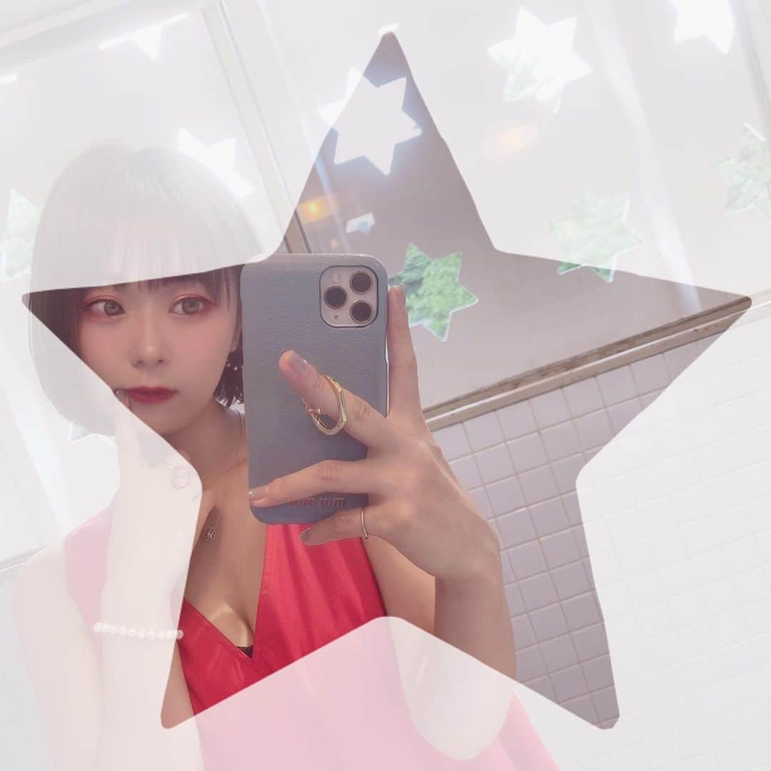 井口裕香さんのインスタグラム写真 - (井口裕香Instagram)「☆ みなさま！ むんイベ2020夏🌻 本当にありがとうございました。 やくそくごと、いっぱい守ってくれてありがとう。 本当にたのしかったです。 また笑顔であえるように、日々がんばりましょう！ね♡ わたしもあとでゆっくり、タイムシフトで観ます〜🥰 ひとまずお礼をっっ( ु ›ω‹ ) ु♡ またお写真まとめて載せますね。  しっかり 手洗いうがいをして、 おいしいご飯たべて、 ゆっくり寝て、しっかり休んで、 またあしたもいっぱい笑おう〜❣️  それでは すこしはやいですが おやすみなさいまし😴  hair & make #西田聡子 さん one-piece #caban」8月1日 21時34分 - ooo31_iguchiyuka_31ooo