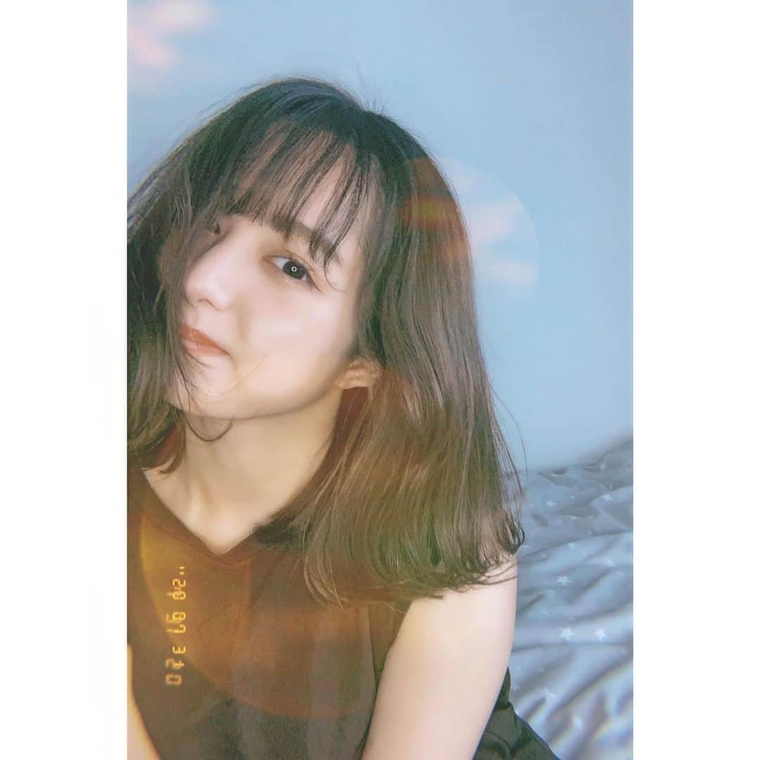 前田美里のインスタグラム：「お知らせ。  この度 #渋谷クロスFM にて . →8月21日20:00〜 (毎月第3金曜日) 【金8ガールズ】スタートします📻 shibuyacrossfm.jp  安楽楓ちゃん谷中唯彩ちゃんと共に第3金曜日20:00〜  金8ガールズがお送りします。 . ついにラジオのお仕事〜！！！ 公開生放送となるのでマスクを着用の上間隔をあけてのご観覧が可能です。 . 皆さんよろしくお願いします👑💭 .  #お知らせ #ラジオ #radio #ノスタルジック  #女子力 #自撮り #film #film_jp #photo #selfie #ファインダー越しの私の世界 #写真好きな人と繋がりたい #ラジオパーソナリティー #ヲタク #欅坂46 #日向坂46 #japanesegirl #follow #followme」