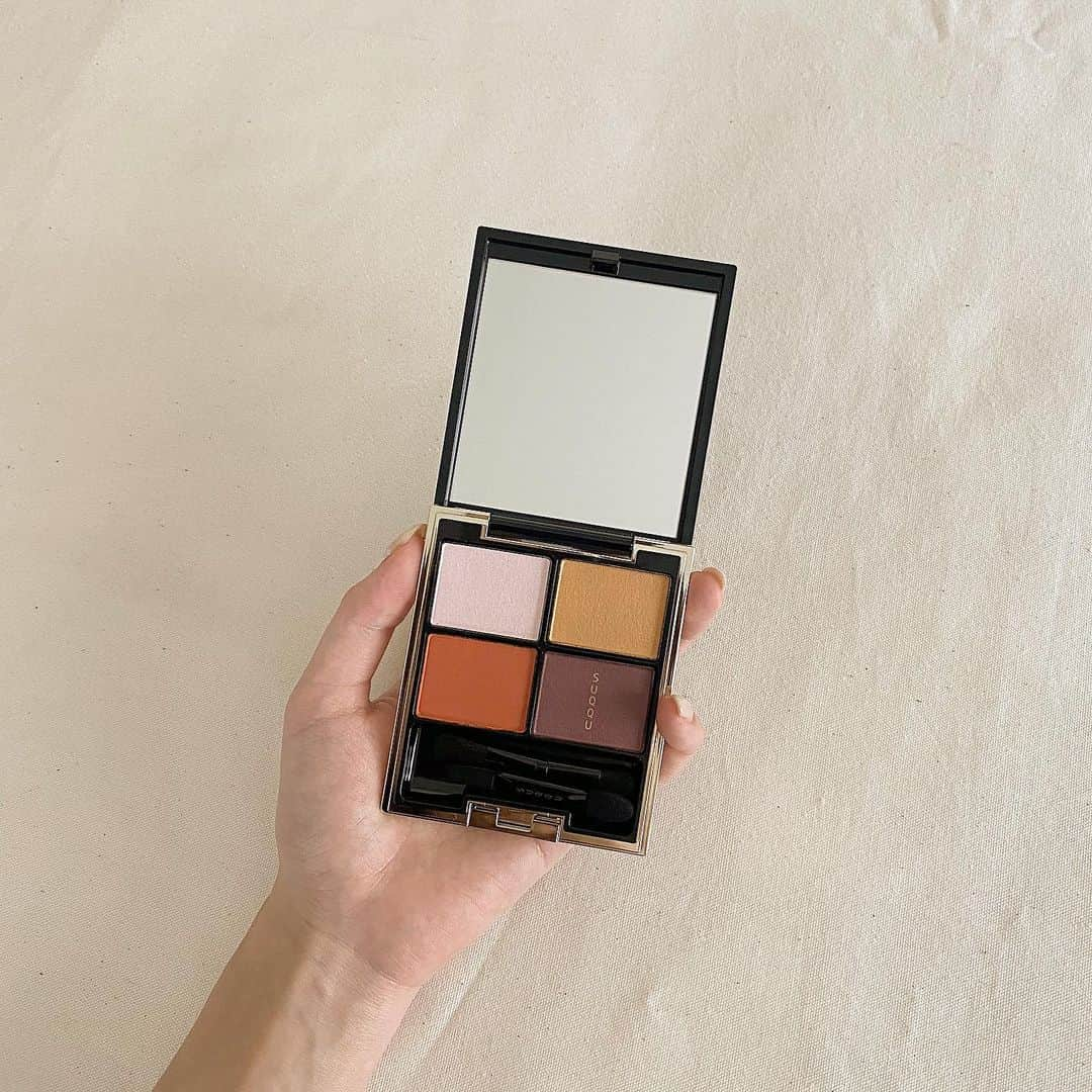 ムサシさんのインスタグラム写真 - (ムサシInstagram)「﻿ ﻿ new eyeshadow🍊𓂅𓂅﻿ 虜になってる @suqqu_official の﻿ デザイニングカラーアイズ 15 橙結﻿ ﻿ 見た目は派手そうかな？と思いきや﻿ 肌馴染み抜群でなんとも可愛い配色〜﻿ ﻿ 4枚目に塗り方載せてます♡﻿ ﻿ ﻿ #suqqu#スック#オレンジメイク﻿ #デザイニングカラーアイズ#橙結」8月1日 21時38分 - ___musashi.___