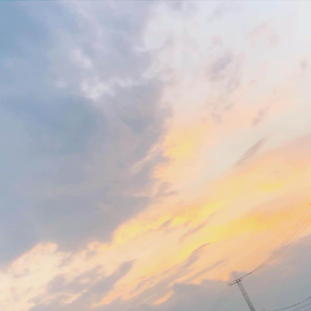 中野みやびのインスタグラム：「空  #空 #sky #綺麗 #日本 #群馬 #japan #orange #blue #white #picture #お気に入り #beauty #夏  #wawawa #みやび」