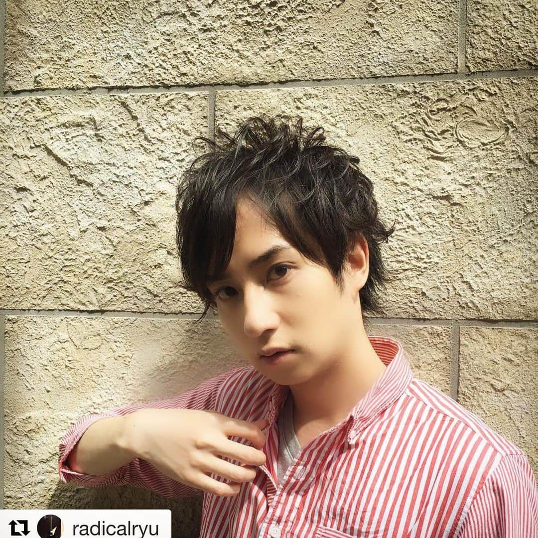 三宅裕貴さんのインスタグラム写真 - (三宅裕貴Instagram)「4年前に竜さんとロックな話で盛り上がりました。撮影ありがとうございました。 #外ハネ #outside #束感 #textured #instagood #ヘアカット #haircut #ヘアセット #hairset #東京 #tokyo #原宿 #harajuku #美容室 #hairsalon #ショートヘア #shorthair #黒髪 #blackhair #ヘアスタイル #hairstyle #サロンモデル #salonmodel #モデル #model #모델 #模特儿 #三宅裕貴」8月1日 21時40分 - yuhkimiyakeevo