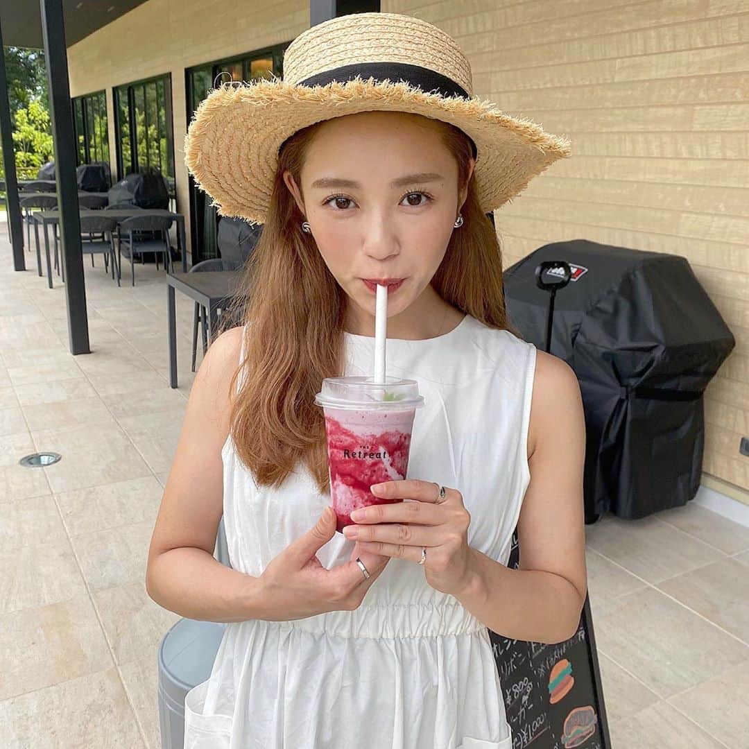 のインスタグラム：「🔥 ザ・リトリート大満喫でした！！ 朝ヨガもさせてもらったんだけど 朝から動くとやっぱりスッキリするね🤩 久しぶりの早起きだったけど清々しかった😉 . 着いてすぐ飲んだこのスムージーも めちゃくちゃ美味しかったなあ🤤❤️ また来れたらその時も絶対飲みたい😋 . #いいづかリトリート #いいづかグランピング #レッツテニスパーク飯塚 #グランピング  #thereart #glamping #camp #iizuka  #instagood #instalike #instadaily」