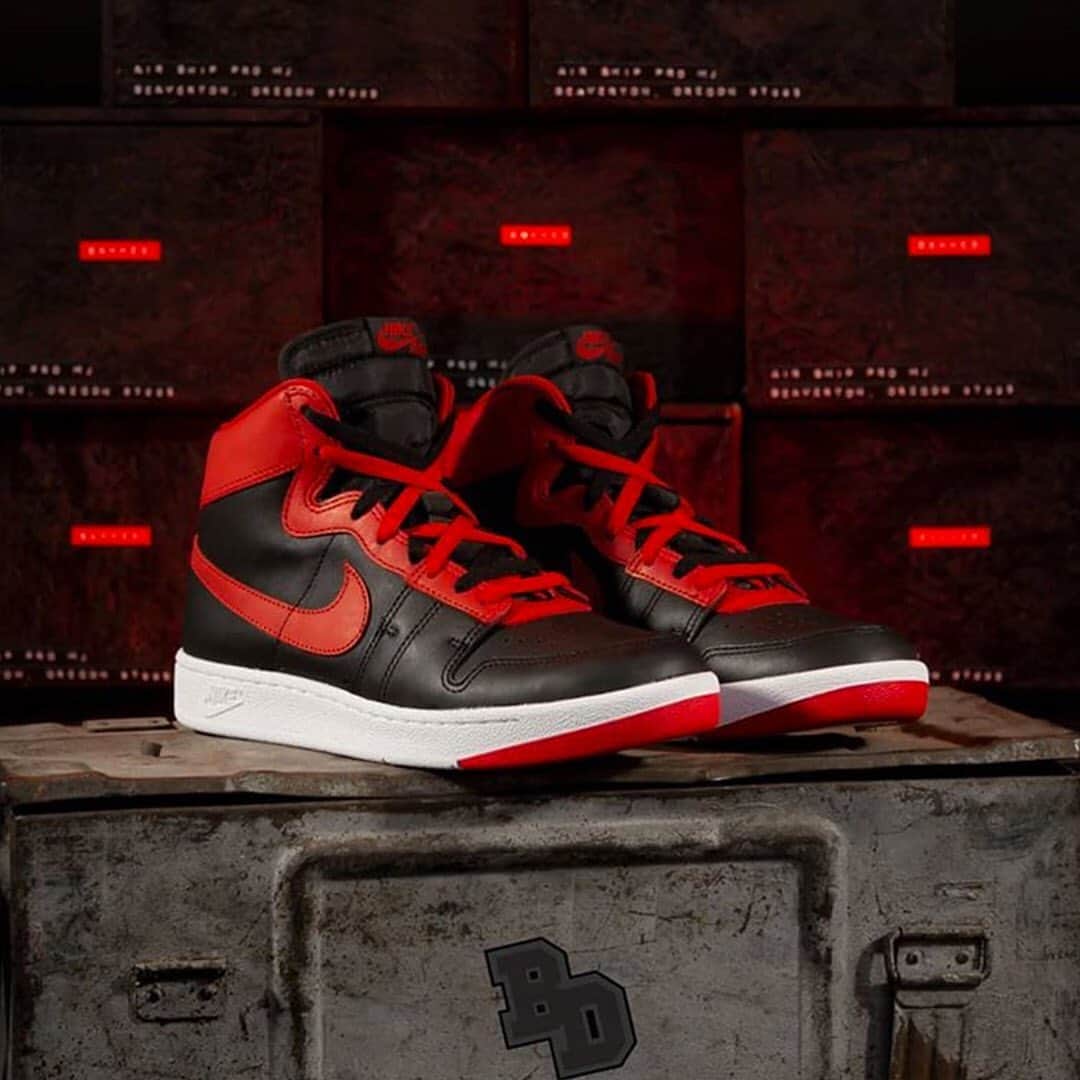 HYPEBEASTさんのインスタグラム写真 - (HYPEBEASTInstagram)「@hypebeastkicks: Michael Jordan‘s infamously “Banned” black and red @nike Air Ship Pro sneakers are now set to release for the first time ever. Available exclusively via Italian retailer @backdoorbottega, the extremely rare shoes will be released in-store, where customers will need to find one of 150 stickers hidden at the iconic landmarks of Bologna, Italy from August 1 to August 6. The stickers will feature QR codes that will provide entry into the raffle. Hit the link in our bio to learn more details.⁠⠀ Photo: Back-Door Bottega」8月1日 21時53分 - hypebeast