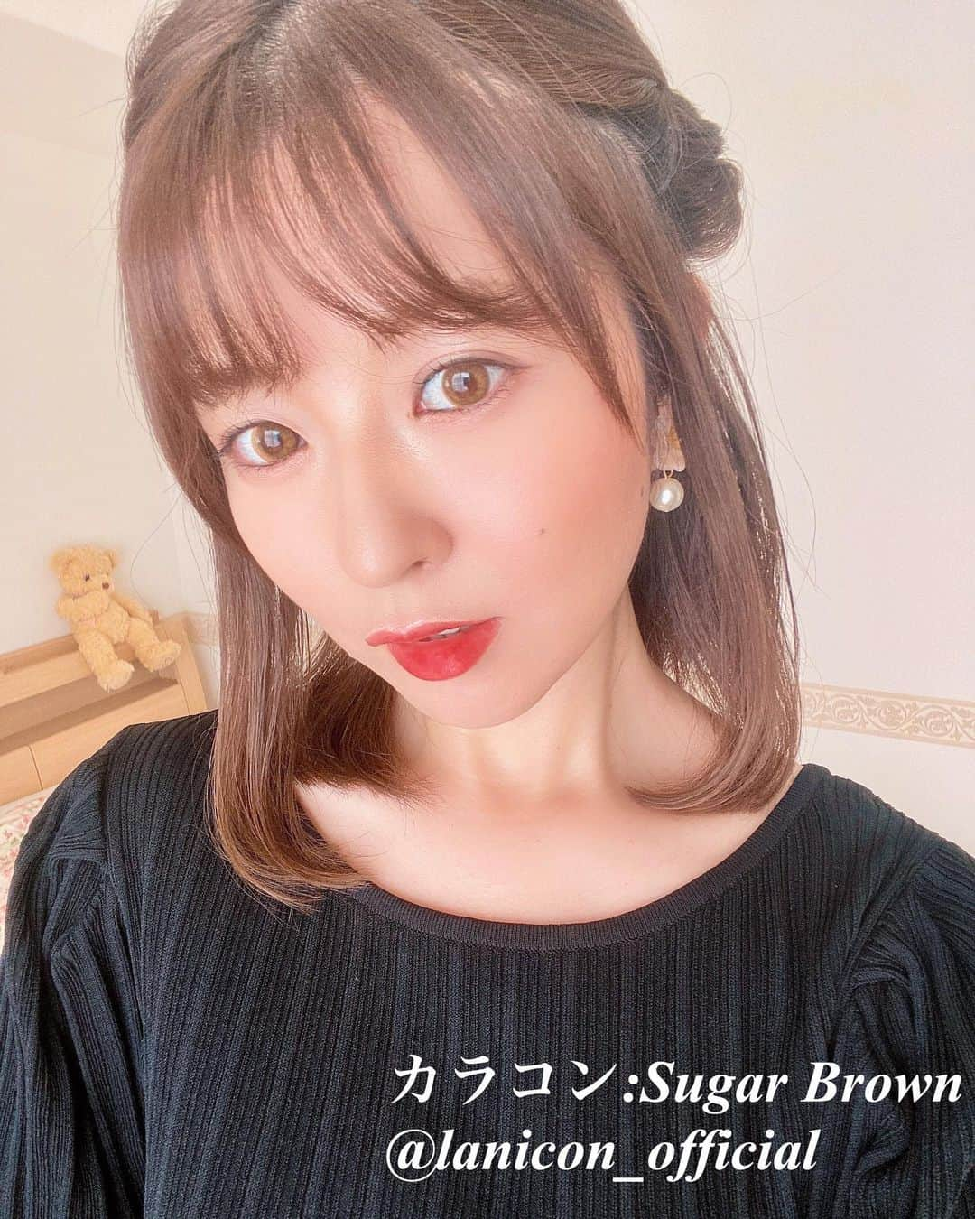 みゆこさんのインスタグラム写真 - (みゆこInstagram)「.﻿ 梅雨明けましたね🥰🧡﻿ ﻿ これから蒸し暑い日が増えるけれど、﻿ 真夏の青空に毎日会えるのは嬉しい♡﻿ ﻿ カラコン、また新しくしてみました♡﻿ 今回はブラウンの色味強めの✨﻿ 遠目で見ても瞳に透明感が出て、﻿ 気に入ってます👁💕﻿ いつもの@lanicon_official でGetしました♡﻿ ﻿ マスク😷や熱中症との闘いもあるけれど、﻿ この夏も楽しみたいですね💓﻿ ﻿ ﻿ #今日の一枚#8月#梅雨明け#黒コーデ﻿ #Lanicon #ラニコン #カラコン﻿ #sugarbrown #送料無料 #1年カラコン﻿ ﻿」8月1日 21時52分 - miyuco.t