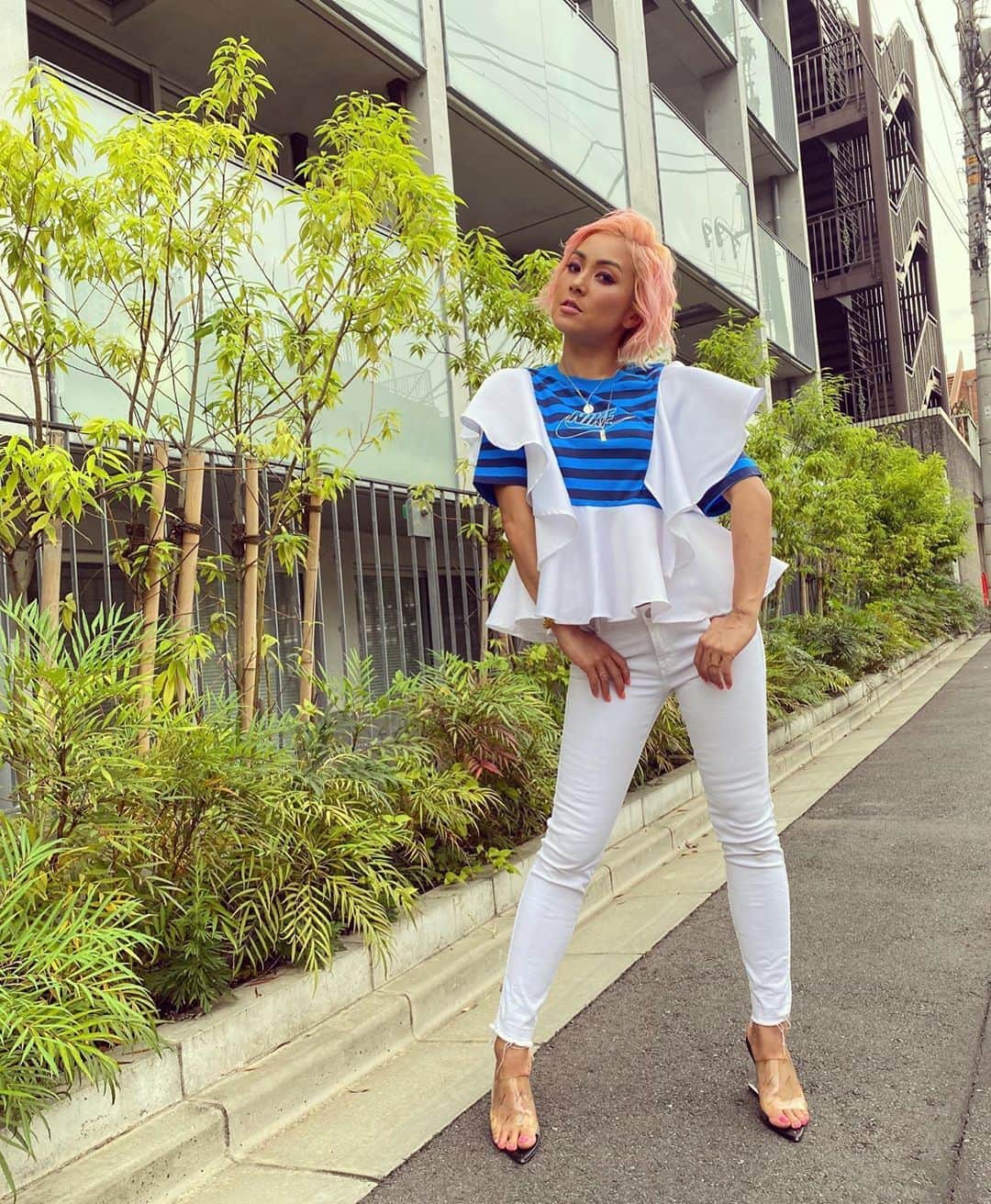Nazukiのインスタグラム：「🌴 ℍ𝕒𝕝𝕝𝕠 𝔸𝕦𝕘𝕦𝕤𝕥 🌴﻿ ﻿ やっと梅雨明け🌞🌞🌞﻿ 今年の夏はコロナ夏だけど😭﻿ ソーシャルディスタンス保ちながら、レンと夏を楽しみたい❤️﻿ 短い夏の始まり😂👍 ﻿ Topsは大好きなリメイクブランド﻿ @microwave__official 💕﻿ ﻿ #summer #august #2020夏﻿ #mama #mamalife #シンママ﻿ #8月　#梅雨明け﻿」