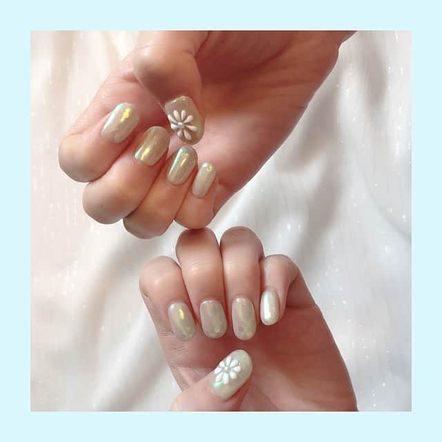 中西香菜のインスタグラム：「にゅーねいる💅﻿ ﻿ ﻿ #ピスタチオネイル　#ピスタチオ　#ネイルデザイン  #池袋ネイル　#ネイルアート  #ネイルサロン　#ネイル好きな人と繋がりたい  #ミラーネイル　#夏ネイル　#ネイル　#お花ネイル　#nails  #nail #中西香菜」