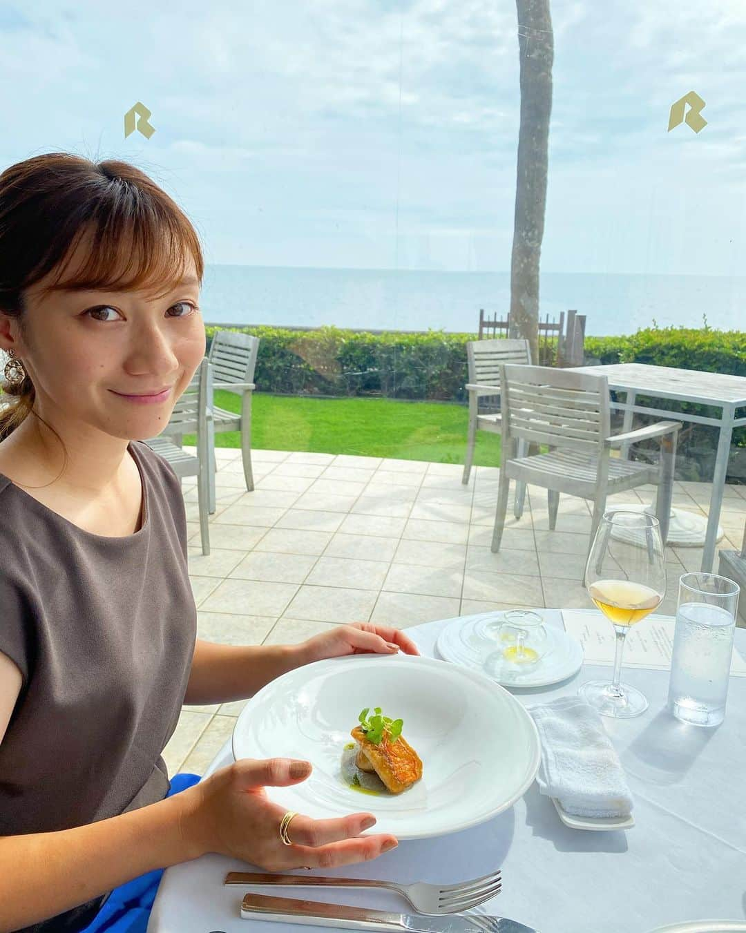 木内江莉のインスタグラム：「予想だにしなかったセカンドプロポーズ💐 良い響き。セカンドプロポーズなんて。 いつも有難うとたくさん言ってくれるけど こちらこそがいっぱいだよ💕 これからも親友みたいな夫婦でよろしゅう  #secondpropose#loveyoooou#indnesia#バリ島#ハーフ#26歳#二児の母」