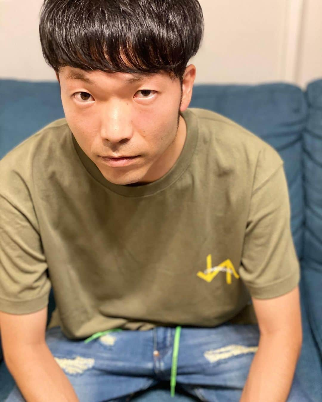 秋山賢太さんのインスタグラム写真 - (秋山賢太Instagram)「come sense新作Tシャツ。 Elevator tee。 めちゃくちゃ良い。 明日20時オンライン発売開始ですって👍  #comesense  #8月2日pm20:00 #オンライン発売開始 #elevatortee #カーキイエロー #センス狩り」8月1日 22時08分 - akiyama.0624