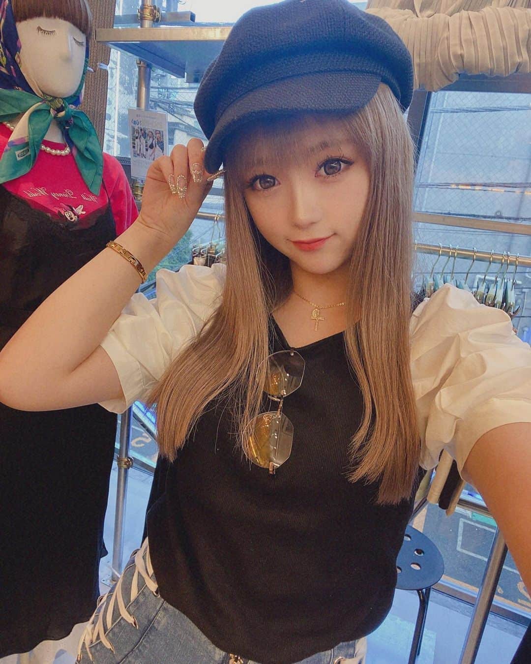 のインスタグラム：「本日21:00〜から聖菜の"第一弾アイテムが﻿ 発売されました😳💗‼️﻿ ﻿ 皆さんのお手元に @la_la__official が﻿ 届きますように🙏✨💗﻿😭😭😭 ﻿ 購入はla_laのアカウントから飛んで﻿ もらえるとできますので是非是非チェック﻿ してみてください*\(^o^)/*﻿ ﻿ ﻿ 本日22:30〜から @la_la__official の﻿ アカウントでインスタライブをやるので﻿ 是非きてください💗﻿」