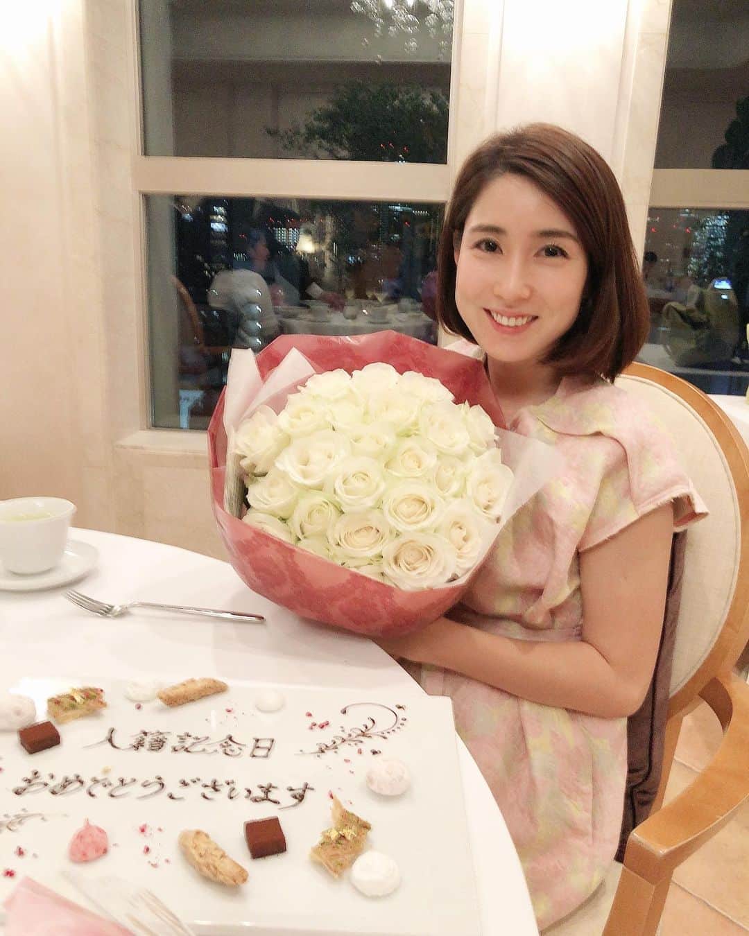 髙田麻紀子のインスタグラム：「❤︎ . 記念日でした💍💗 . 入籍した日と同じレストランで、毎年お祝い🥂✨ . ワンピース#blamink  . #instalike #instapic #instagram #instagood #aniversary」