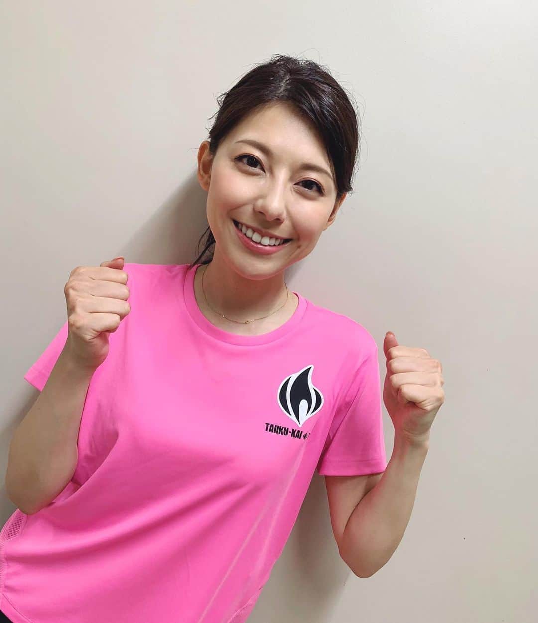 のインスタグラム：「. 炎の体育会TVの生放送が終わりましたー！ 増田明美さんと原晋さんに、 終わった後褒めていただけて 嬉しかったです😂✨ 70秒も切って走れました！ これからS☆1のオンエアもあり バタバタなので、他の演者の方との 写真など後日載せながら振り返りますね。  コメント久しぶりにつけられるように したので見てくださったかた、 ヘロヘロの私にパワーを 送ってください🙏笑 S☆1は0:30〜です！  #炎の体育会TV#マスクドランナー」