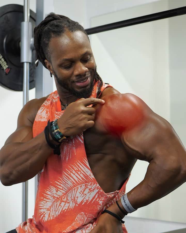 Ulissesworldさんのインスタグラム写真 - (UlissesworldInstagram)「Shoulder Press ...