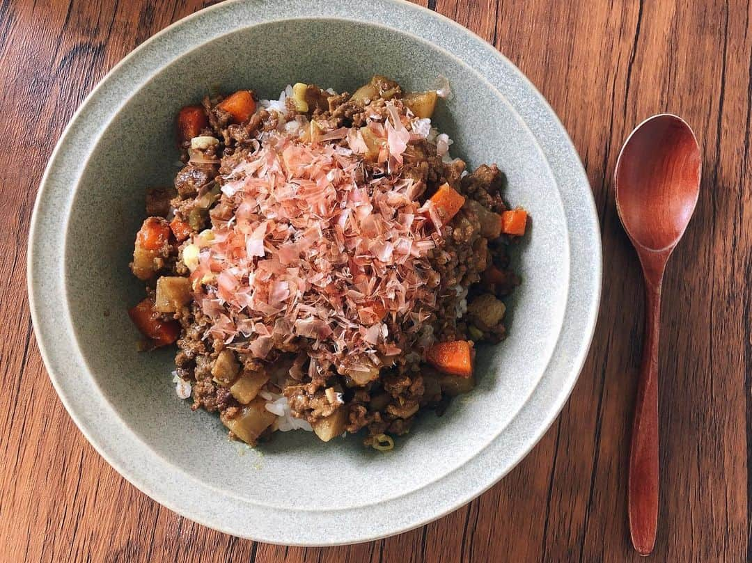 石川瑠利子さんのインスタグラム写真 - (石川瑠利子Instagram)「. . いつか作った和風キーマカレー🙆🏻‍♀️ 大根にごほうににんじん✨栄養たっぷりです😍🙏🏻 かつお節をかけていただきました💕 . . #curry #instafood #foodie #japanese #るりごはん」8月1日 22時41分 - ruriko_ishikawa