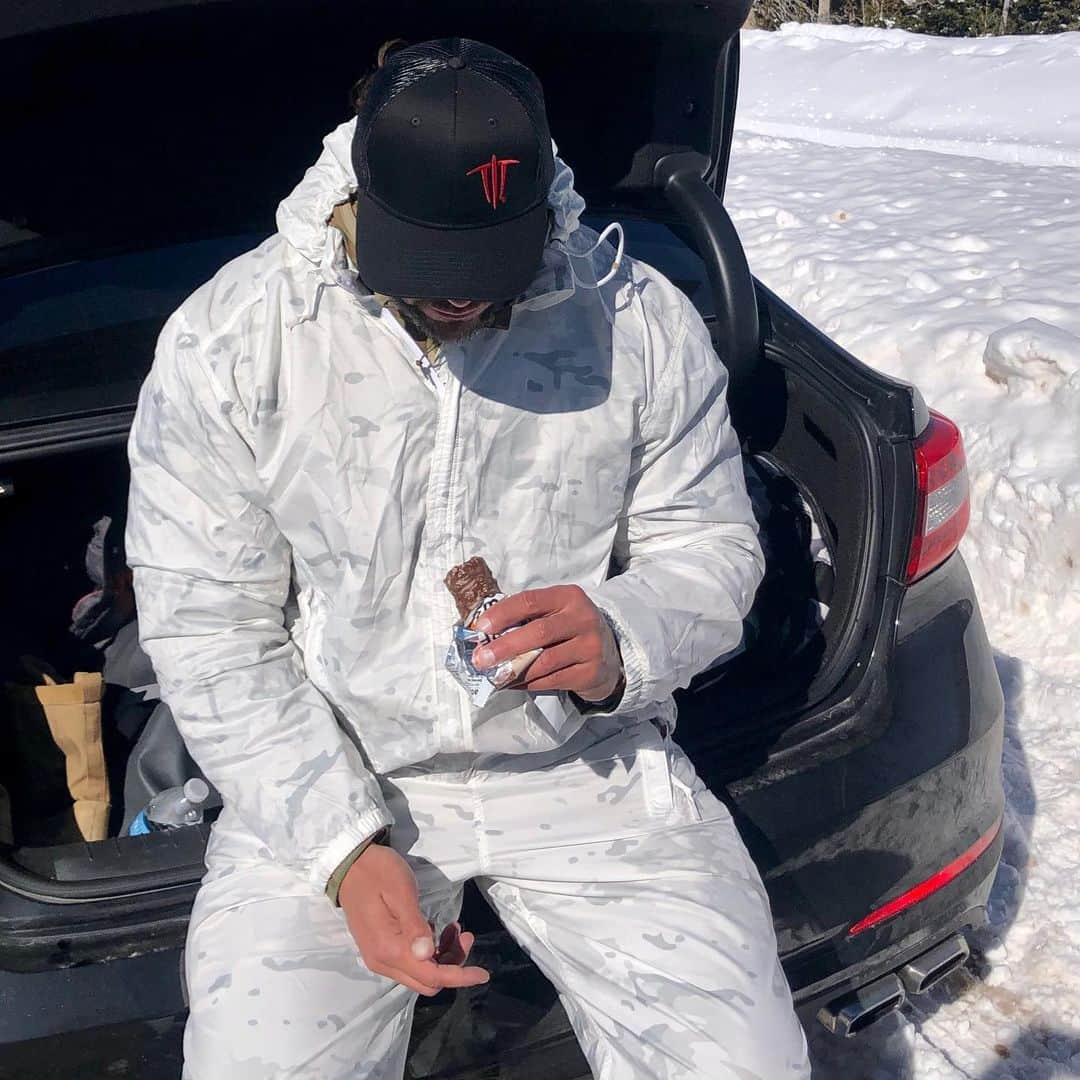 ワイルドシングスのインスタグラム：「Weekend refuel. Get after it.   #fearnoelement  — Gear in post: White Out Overwhites Jacket White Out Overwhites Pants — #socom #soldier #igmilitia #coldweather #snowcamo #multicam #multicamalpine」