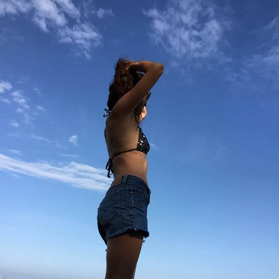 mitsuxmitsu24のインスタグラム：「It’s summer! * * 夏がきた！ * * #surfer #surfergirl #surfing #surfinglife  #サーファー #サーファーガール #サーフィン #サーフィン女子 #波乗り女子 #波乗り」