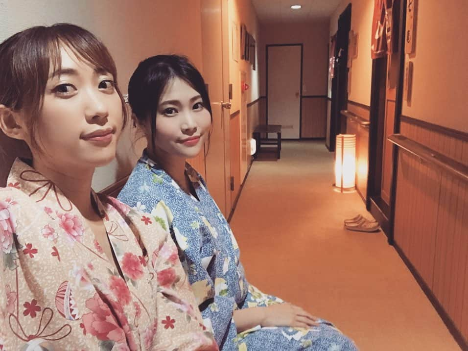 MIAKAさんのインスタグラム写真 - (MIAKAInstagram)「草津温泉街の#湯畑 はライトアップされる夜だとまた一気に雰囲気が変わります✨ 昼も夜も素敵でした！ コロナが収束して安心して旅行ができる日が来たら草津温泉で楽しみましょう！ #令和華伝 のMV「湯〜湯〜音頭 草津編」是非見て下さいね！ 歌にちなんで、ちょっぴり入浴シーンも🙈♨️  #浴衣👘 中村屋旅館  【撮影協力】 熱乃湯 中村屋旅館 ともえや やきとり 静 【協力】 一般社団法人 草津温泉観光協会 草津町役場 ・ ・ ・ #草津温泉 #草津  #mv撮影 #草津温泉湯畑  #湯畑ライトアップ #浴衣姿  #浴衣女子 #温泉街  #温泉大好き #温泉♨️  #kusatsuonsen #kusatsu  #onsen♨️ #japaneseonsen」8月1日 22時52分 - miaka.jp