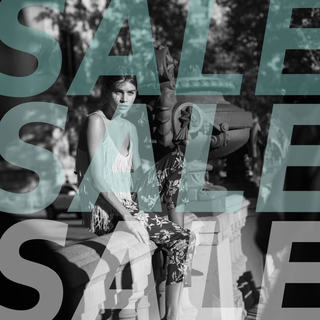 イブルースさんのインスタグラム写真 - (イブルースInstagram)「The SS20 collection sale is finally here. When? Right now! Where? Online and in iBlues stores.   >> iblues.it   #iblues #sale #makeyourselfagift #shopnow」8月1日 23時00分 - iblues_official