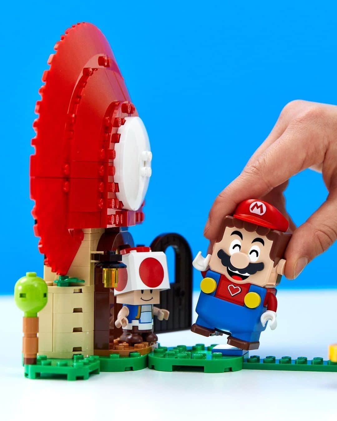 LEGOさんのインスタグラム写真 - (LEGOInstagram)「The LEGO Starter Course and Expansion Sets are here! Who's beginning their adventure? 🤚​  #LEGO #LEGOSuperMario #Nintendo」8月1日 23時00分 - lego