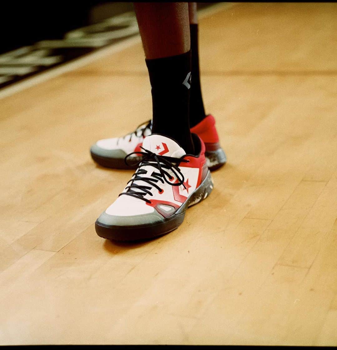 converseさんのインスタグラム写真 - (converseInstagram)「Introducing the All Star BB Evo, the newest addition to our @conversehoops lineup. Striking the balance between freedom and control, the Evo and G4 are part of the Rivals Collection that celebrates the progress made possible when opposing forces come together. Shop the collection now on Converse.com.」8月1日 23時06分 - converse