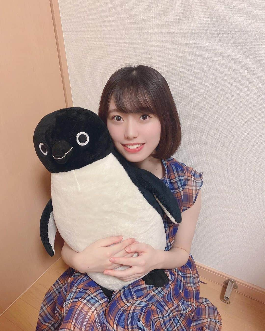 星名あゆみさんのインスタグラム写真 - (星名あゆみInstagram)「ぬいぐるみ生活🐧🌧﻿ ﻿ 夏は杏仁豆腐が食べたくなる🇨🇳🐼﻿ 「杏仁豆腐は飲み物」っていうファミリーマートに﻿ 売ってた飲み物が店頭から姿を消してしまってかなしい…（ ; ; ）﻿ ﻿ きょうもtiktok更新してるよ、みてね！！﻿ あずきちゃん。で検索🔎﻿ はやくフォロワー12万人までいけますように🌙﻿ ﻿ ﻿ ﻿ ﻿ ﻿ ﻿ ﻿ ﻿ ﻿ ﻿ ﻿ ﻿ ﻿  #followｍe #selfie #me #photo #photography #photooftheday #fff #ワンピース #ootd #mystyle #model #데일리 #셀스타그램 #被写体 #写真 #ボブ #tiktok ﻿#good_portraits_japan #team_jp_ #as_archive #fff  #ミスid #ミスid2021 #snidel #スナイデル#suicaペンギン #ペンギン #ぬいぐるみ #ぬいぐるみと撮り隊 #鉄道」8月1日 23時07分 - hoshina_ayumi