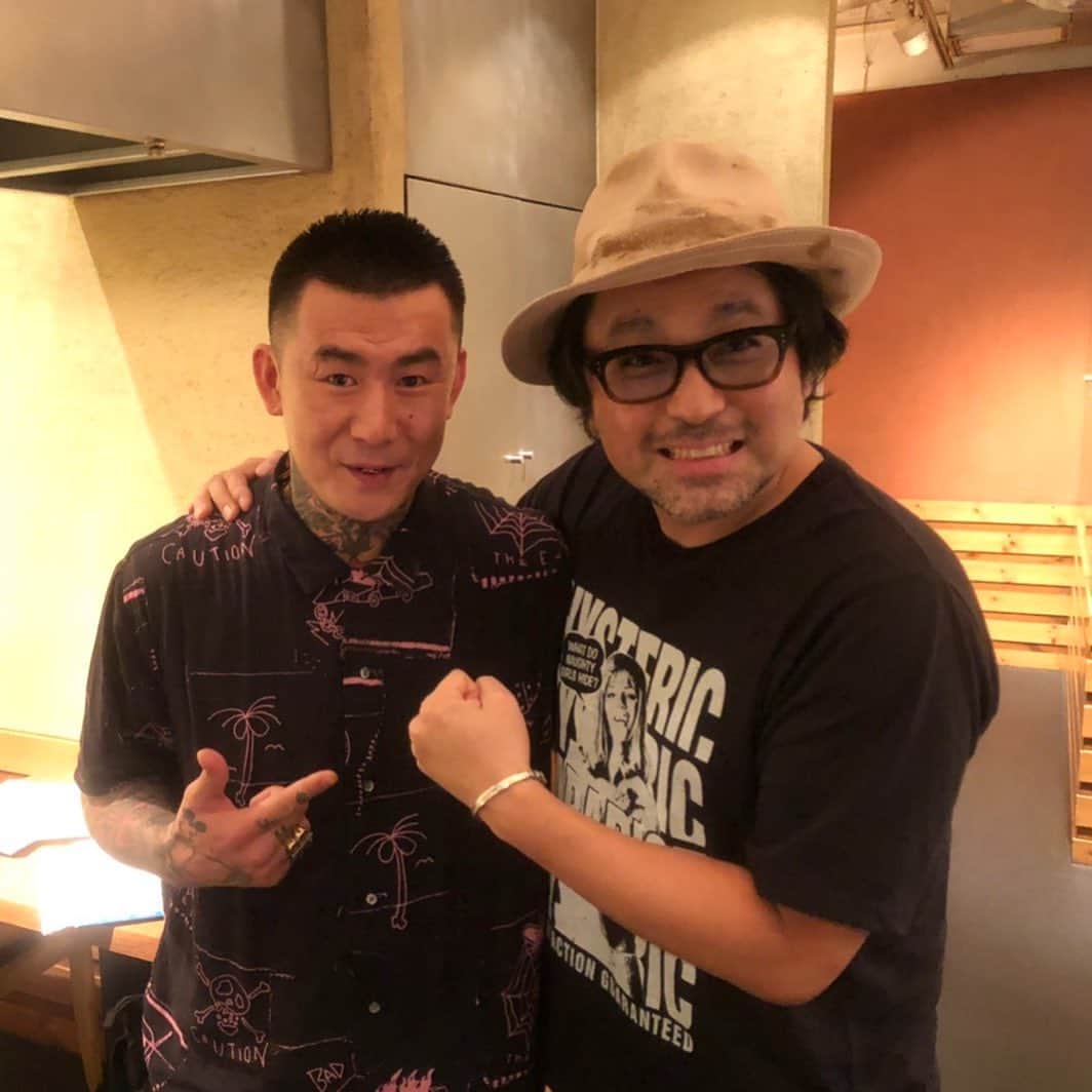 ANARCHYのインスタグラム：「@maccoi_saito 🤜🤛」