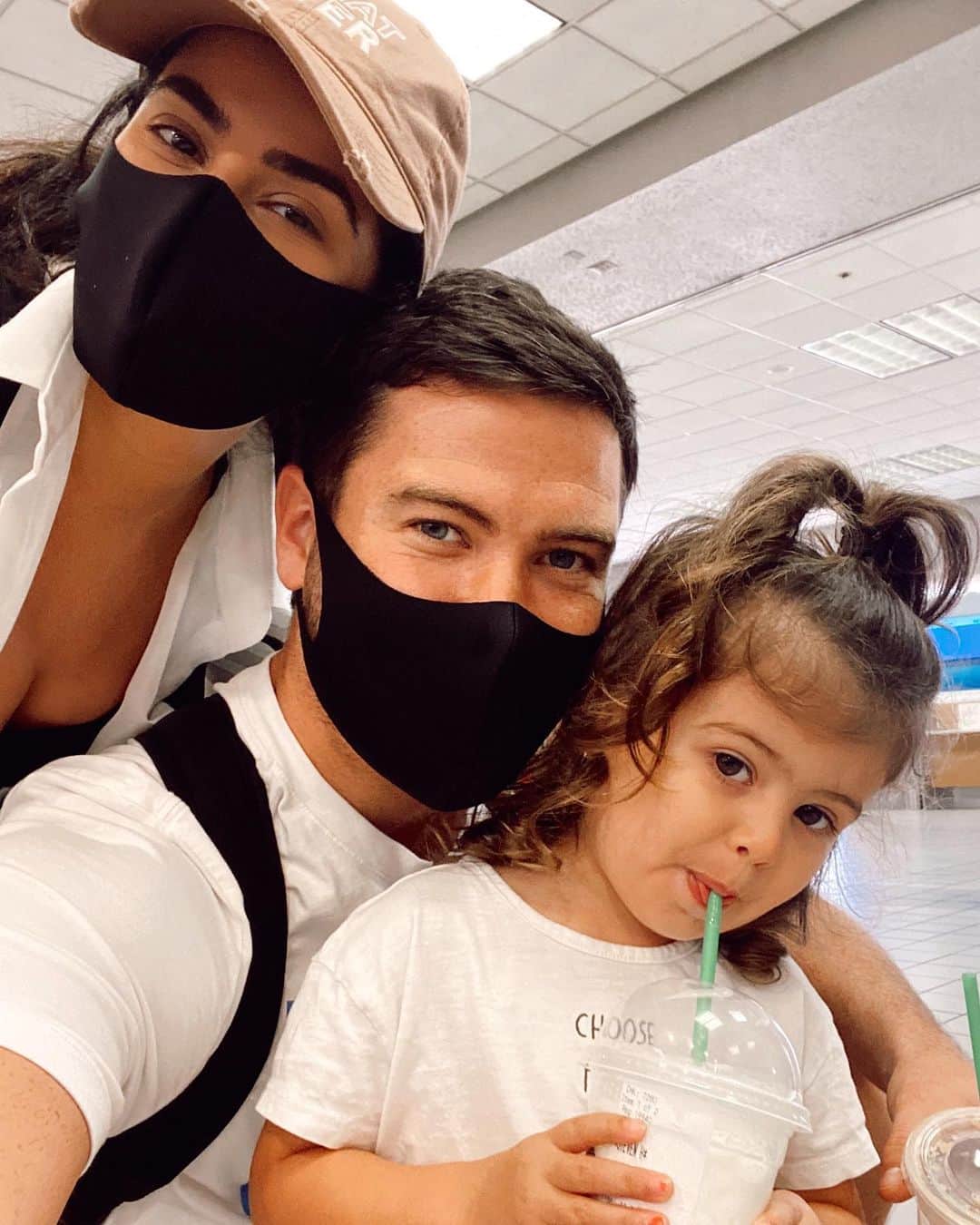 Sazan Hendrixさんのインスタグラム写真 - (Sazan HendrixInstagram)「It’s times like these you learn to live again 🎶 That lyric couldn’t be more true as we adventure off to our first work trip in months. Teeny is the most excited (could be the frap or her love for airplanes or that there’s gonna be a beach stop 😂) 🤷🏻‍♀️ Happy Saturday! #sazantravels #familytime」8月1日 23時15分 - sazan