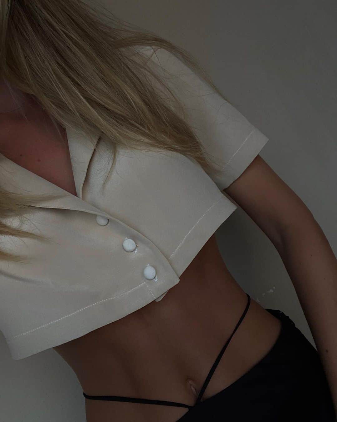 Mathilde Goehlerのインスタグラム：「Summer outfit 🖤」