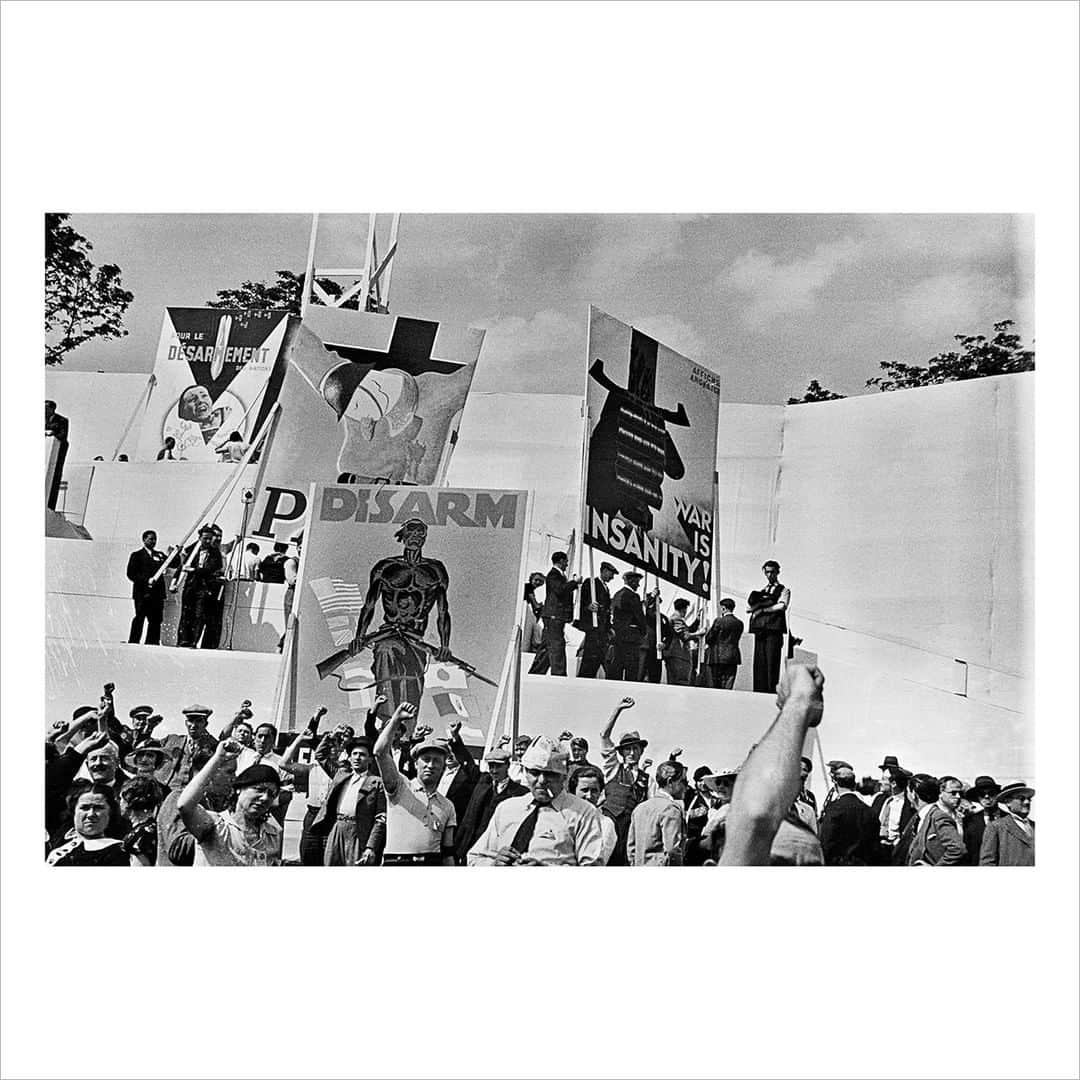 Magnum Photosさんのインスタグラム写真 - (Magnum PhotosInstagram)「Solidarity, the July Magnum Square Print Sale, in support of the @naacp and in collaboration with @voguemagazine, is live until Sunday.⁠ .⁠ “Chim's photo of this pacifist rally for disarmament depicts a passionate commitment to the high ideal of peace. The raised arms of men and women signaled their devotion, while the English and French posters told their story. The rally on August 9, 1936 in the western Paris suburb of Saint-Cloud was aligned with the larger left-wing anti-fascist movement called the ’Front Populaire’ or the Popular Front. Emboldened by its May 1936 victories in legislative elections, the Front Populare socialists would eventually install their leader Léon Blum as Prime Minister. The remarkable commitment of Front Populaire members was more intense than just attending a rally: it led many to join the fight against General Francisco Franco's dictatorship and alliance with Nazi Germany, which has become known as the Spanish Civil War. The tens of thousands of people who volunteered to fight a war in another country was an extraordinary sign of solidarity with the anti-fascist Republicans in Spain. Chim's capacity to capture human emotion, while compactly telling an inspirational story marked his work and inspired a generation of photographers who practiced ’concerned photography.""’ – Ben Shneiderman (nephew of David ‘Chim’ Seymour)⁠ .⁠ Build your photography collection with this unique opportunity to purchase signed or estate-stamped prints by over 100 of the world’s leading photographic artists for $100, with Magnum photographers and Vogue both donating 50% of their proceeds to National Association for the Advancement of Colored People (@naacp), the longest-running, and largest civil rights organization in the United States.⁠ .⁠ Link in bio to shop the full selection.⁠ .⁠ PHOTO: Pacifist meeting for the disarmament of nations. Outskirts of Paris. Saint-Cloud, France. August 9, 1936.⁠ .⁠ © #DavidSeymour/#MagnumPhotos⁠ ⁠ #MAGNUMSQUARE #Solidarity #printsale」8月2日 5時01分 - magnumphotos