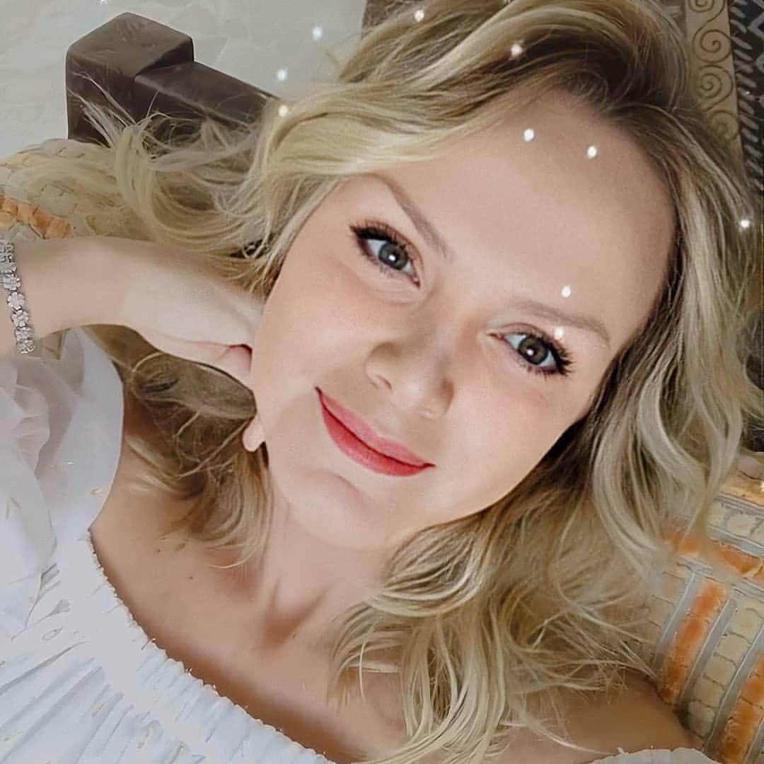 Eliana Michaelichin Bezerraのインスタグラム：「“Amar é enxergar luz onde ninguém vê” 💕 #vaificartudobem #agosto #fé #respeito #deusconduz #amor #amar」
