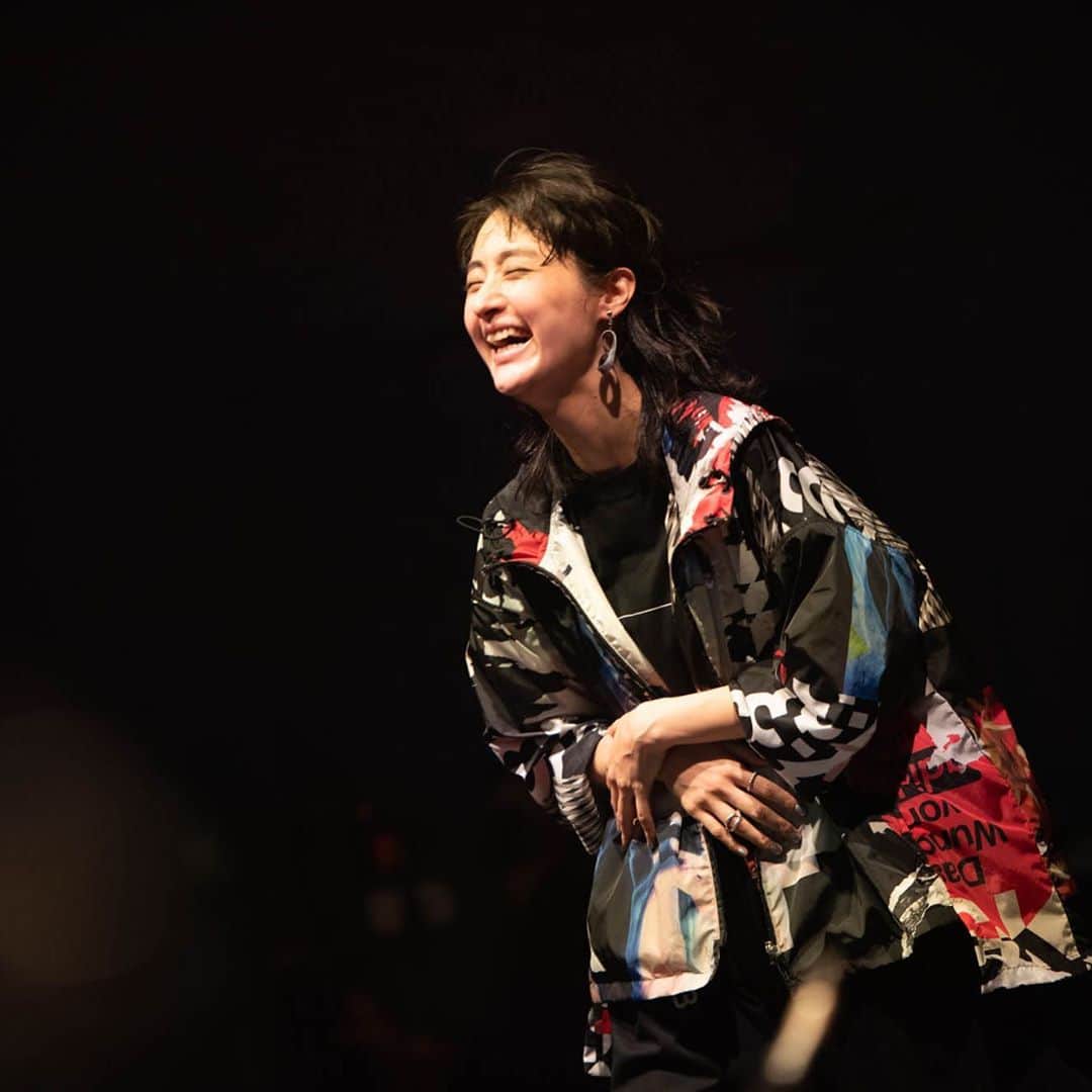 のインスタグラム：「【スタッフより】  SHISHIDO KAVKA presents  el tempo LIVE LOVERS ONLINE SHOW 無事に終了しました ありがとうございました！  見逃した方もアーカイブ配信が8/4（火）23:59までご覧いただけます！  <チケット> URL:eplus.jp/eltempo-s/ 販売期間:8月4日(火)22:00まで 視聴可能期間:8月4日(火)23:59まで  アフタートークもあり贅沢な映像LIVEとなっております！ まだの方は、是非・是非ご覧下さい！  HP:eltempo.tokyo/#top  #eltempo  #ライブラバーズ」