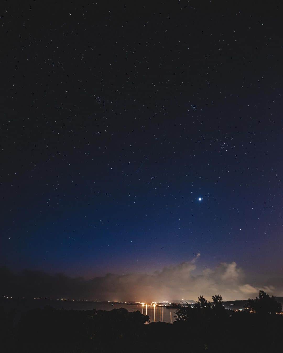 山中海輝のインスタグラム：「kiss me under the light of a thousand stars.  -thinking out loud-」