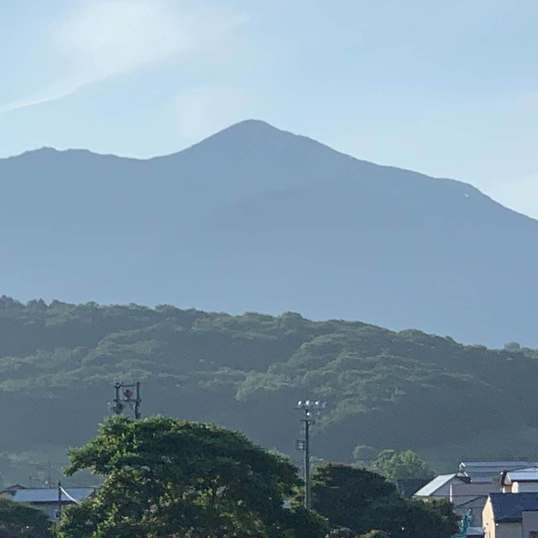 北海道様似町東京事務所さんのインスタグラム写真 - (北海道様似町東京事務所Instagram)「様似町からです  From Samani  #アポイ岳#日高山脈#日高山脈襟裳国定公園 #様似川#田舎の風景 #田舎#田舎暮らし#適疎#適当に疎のある暮らし 自然#自然が好きな人と繋がりたい  #登山#mountain #山 #ジオパーク #写真#写真好きな人と繋がりたい  #登山好きな人と繋がりたい #アポイ岳ジオパーク #geopark #samani #hokkaido #japan  #北海道#様似町」8月1日 23時48分 - samanitokyo