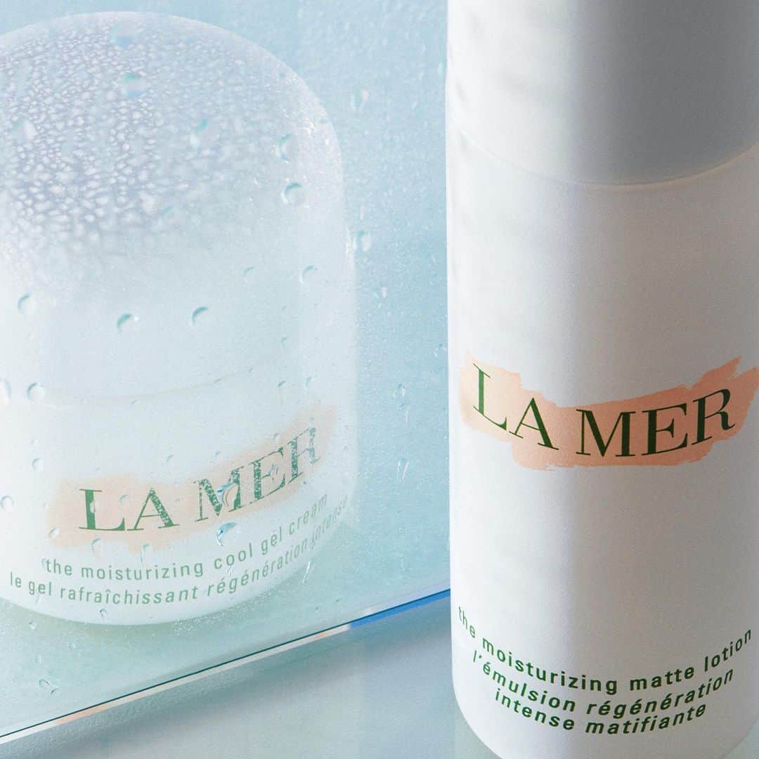 ドゥラメールのインスタグラム：「Are you reaching for cool-to-the-touch texture or a mattifying elixir this summer? Either way, these legendary healing moisturizers keep things fresh as your perfect skin-quenching seasonal duo.」