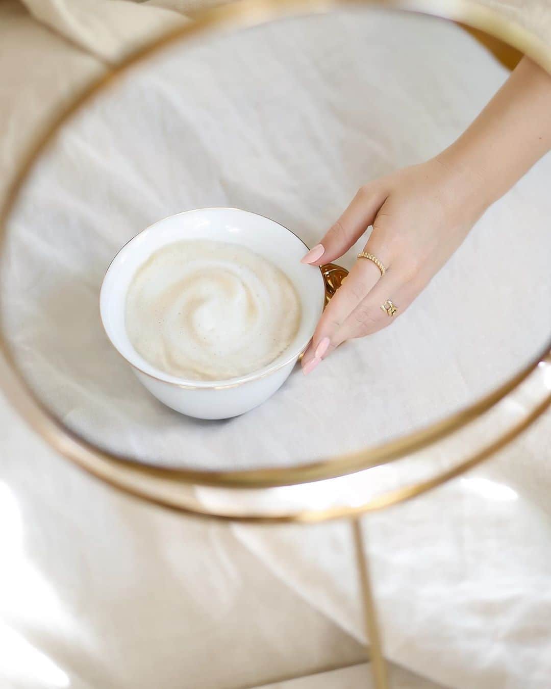 Anna Nyströmのインスタグラム：「🤍☕️」