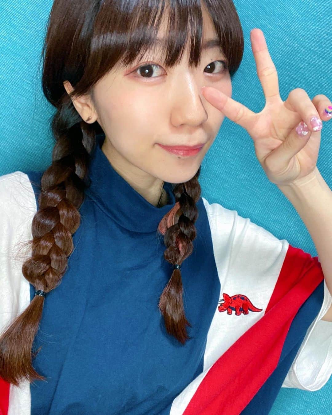 ぱいぱいでか美のインスタグラム：「でか美祭、日が近づいて来た〜〜！ ので、脱毛した。 ꙳ #でか美祭 #moalaniwax ꙳ 気合を入れたくなると 無駄毛を除去したくなるという習性が ぱいぱいでか美にはあります。 理解できないかもしれませんが追いついてください。笑 気持ちの問題なんだけど毛がなくなると気合が入るんです。笑 というわけでいつもお世話になってるMoalaniwaxさんへ☻ いつも通りのブラジリアンワックスと、 今回からワックス後に光脱毛も始めてみました。 自粛期間などを挟んで数ヶ月脱毛行けてなかったんだけど まじで要らねぇなと思ったので光も追加してみた。笑 効果あるといいなー！ ちなみにマスクは超至近距離で見ると うすーーーく「Hello!Project」と書いてある ハロプロ公式マスクです。」
