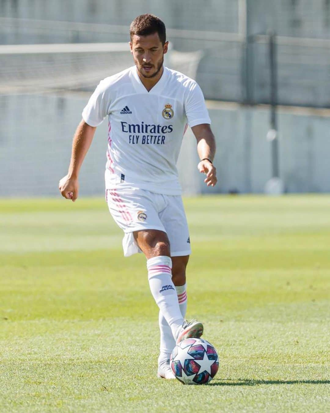 エデン・アザールのインスタグラム：「A busy week training and then we get to wear the new kit 🔝#halamadrid @realmadrid」