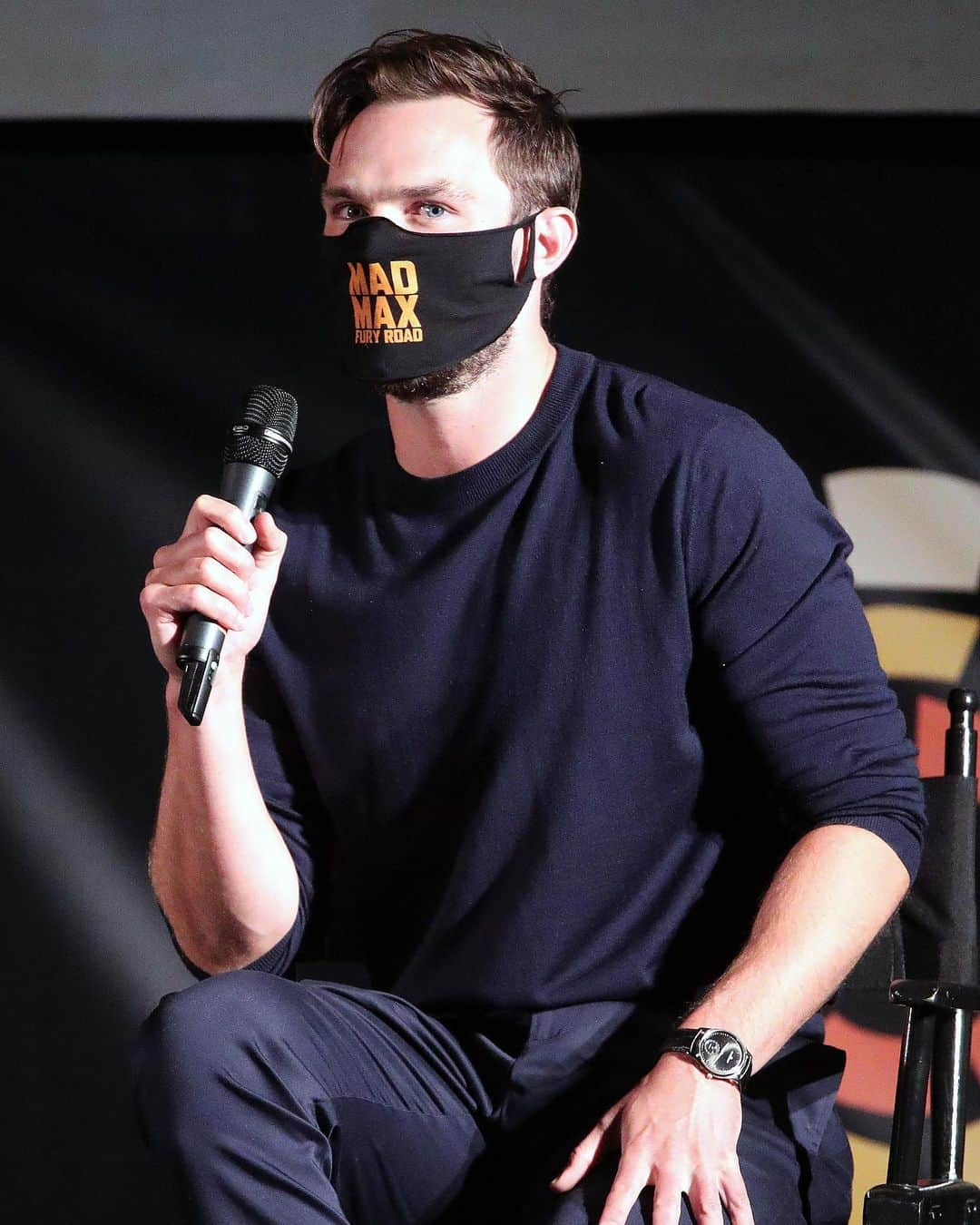 Just Jaredさんのインスタグラム写真 - (Just JaredInstagram)「@charlizeafrica and @nicholashoult keep their distance and wear masks while attending a drive-in screening of their movie “Mad Max: Fury Road,” which was held on the roof of The Grove’s parking lot in L.A. #CharlizeTheron #NicholasHoult Photos: Getty」8月2日 0時30分 - justjared