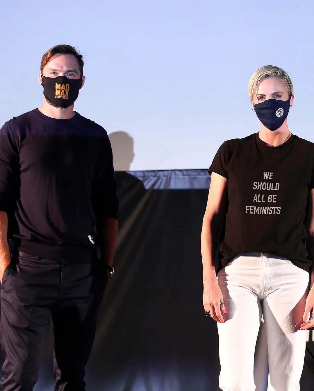Just Jaredさんのインスタグラム写真 - (Just JaredInstagram)「@charlizeafrica and @nicholashoult keep their distance and wear masks while attending a drive-in screening of their movie “Mad Max: Fury Road,” which was held on the roof of The Grove’s parking lot in L.A. #CharlizeTheron #NicholasHoult Photos: Getty」8月2日 0時30分 - justjared