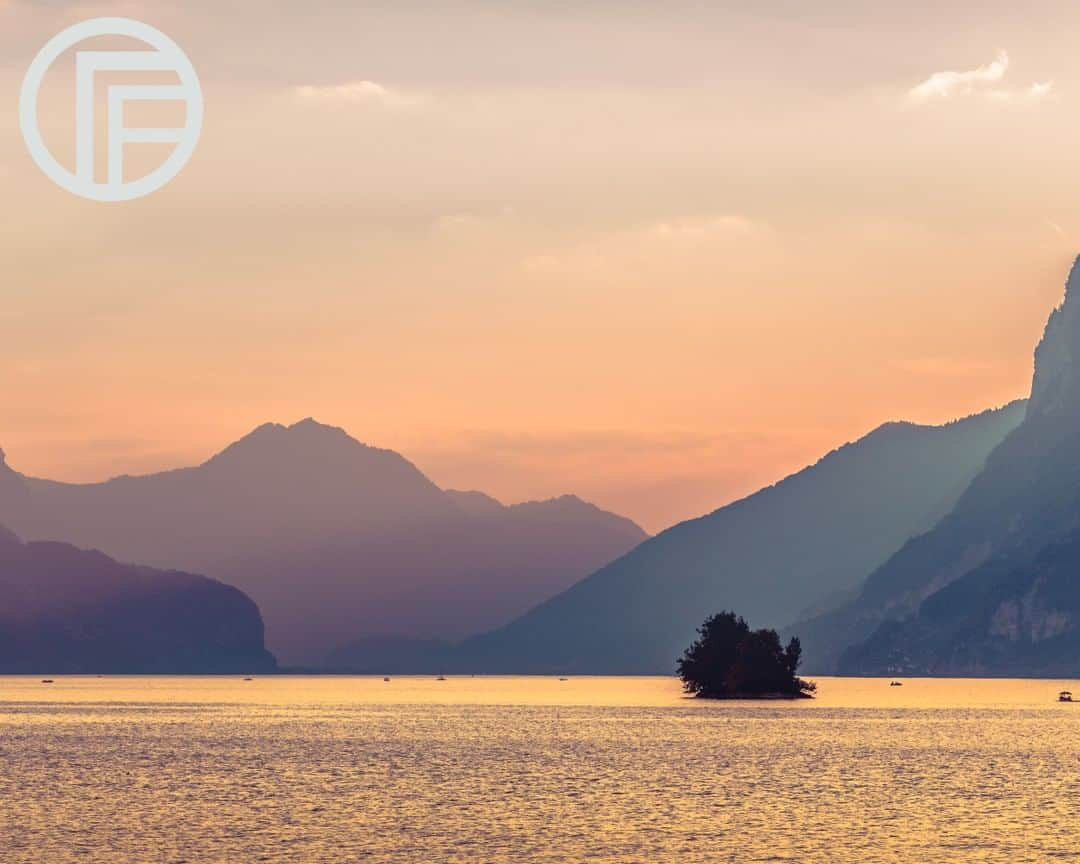 Timo the Fotographerさんのインスタグラム写真 - (Timo the FotographerInstagram)「While living in Europe we found this great camping spot right on the edge of the lake.  This was our view every night before bed.  At one point in the middle of the night our camping spot was raided by a manned wolf.  If you're not sure what that is I highly recommend looking it up, could've sworn I was taking on a werewolf.⠀⠀⠀⠀⠀⠀⠀⠀⠀ _______________⠀⠀⠀⠀⠀⠀⠀⠀⠀ ⠀⠀⠀⠀⠀⠀⠀⠀⠀ #fantim #fotography #natgeo #natgeocreative #beautifulworld #travel #photography #photog #scenery #destination #landscape #nomad #vagabond #canon #nationalgeographic #natgeo #photographer #fotograf #instagramjapan #teamcanonusa #teamcanonyea #japancanon #instajapan⠀⠀⠀⠀⠀⠀⠀⠀⠀ #swiss #alps ⠀⠀⠀⠀⠀⠀⠀⠀⠀ #写真 #フォトグラファー #switzerland #lake」8月2日 0時30分 - foto.timo