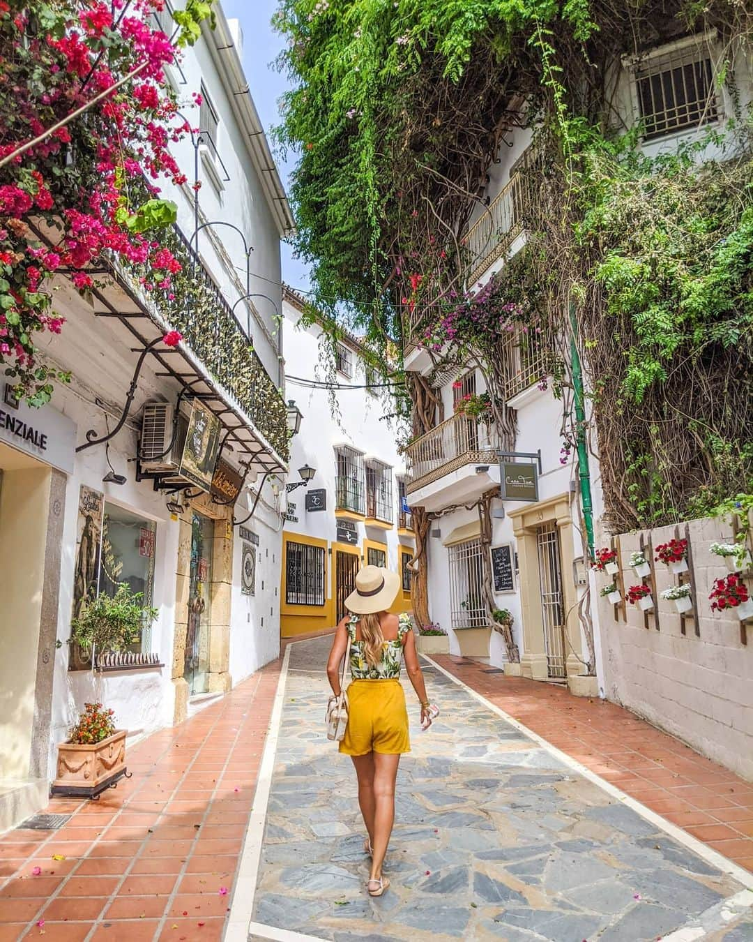 アリサ・ラモスさんのインスタグラム写真 - (アリサ・ラモスInstagram)「Most Photogenic Town in Andalucía Award goes to: Marbella! 🌺 . It was a hard choice, and yes I know this is more of a fancy tourist/expat place, but the overflow of Bougainville's and colorful potted plants along all of the cute narrow winding streets won me over! . I'm also a fan of small towns as they're easier to discover and more fun to explore once you get the lay of the land. Also helps that there's a beautiful beach there as well... . If you ever plan on going to southern Spain and haven't heard of Marbella, definitely add it to your list! I promise it's worth it! . These photo spots are all in the same area, near the Virgin Mary de Mar, which you can see in her blue window in the first photo! . Will have a map with pins on my blog post as well as links to the fun flamenco dinner we went to! . Do you prefer small or big towns/cities? What do you think of Marbella?? . . PS For those interested in Antarcitca 2021, check mi Stories! . . . #Marbella #andalucia #spain #southernspain #summer2020 #maskshion #maskfashion2020 #mylifesatravelmovie #travel2020 #travelphotography #gktlove #tlpicks #beautifuldestinations」8月2日 0時38分 - mylifesatravelmovie