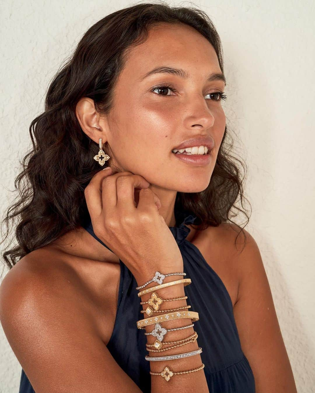 Saks Fifth Avenueさんのインスタグラム写真 - (Saks Fifth AvenueInstagram)「The never-ending wrist stack is the best way to wear @roberto_coin's signature designs.」8月2日 0時34分 - saks