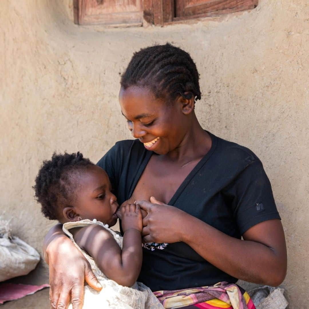 unicefさんのインスタグラム写真 - (unicefInstagram)「It’s World Breastfeeding Week! Breastfeeding is hugely beneficial - to children, mothers and to the planet.⠀ ⠀ If we want to live sustainably, and give children the best start in life, breastfeeding is the way forward. ⠀ ⠀ © UNICEF/UNI280970」8月2日 0時45分 - unicef