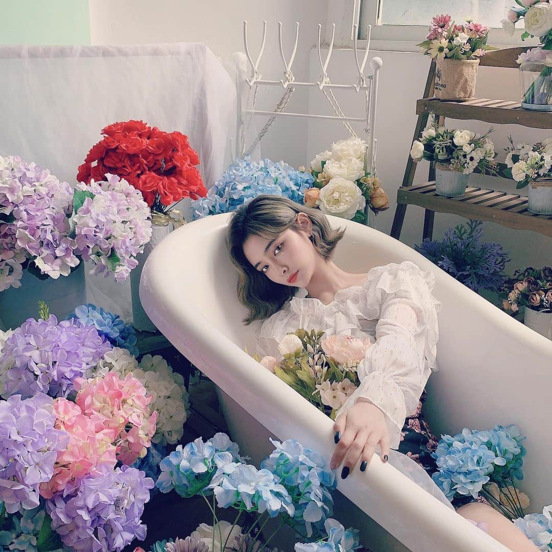 KIKIのインスタグラム：「纪念一下最后的lv毛🧚🏻」