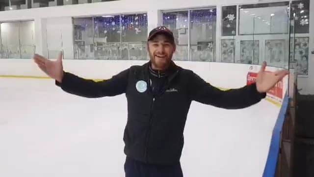 のインスタグラム：「Ледовые сборы с Алексеем Рогоновым! "inSkate camp Ялта 2020" с @Rogonov_Alex  Сроки проведения: 16 - 27 августа  Программа: Лёд - 2ч; ОФП+СФП - 1,5ч; Хореография - 1ч;  +Море 🏝️, солнце🌄, пляж🏖  Ведущий специалист - Алексей Рогонов,  МСМК по фигурному катанию, олимпиец, Вице-Чемпион зимней Универсиады 2015, Создатель мобильного приложения inSkate.  Тренер-помощник - Ольга Филиппова, тренер с 15-летним стажем, региональный судья 3 категории.  Дополнительные тренировки на удочке!🎣 Возможность постановки программ и индивидуальных занятий💃⛸️  Приятный бонус! Английский или немецкий язык на выбор для вашего ребёнка.  Проживание и 5 разовое питание. Купание в море!  Спешите! Осталось всего несколько мест!  Пишите прямо сейчас. Ответим на все ваши вопросы в whats app: +79521463680 (Лидия) +79630427251 ( @lidiaffffff ) . . @inSkate_team . . . #inSkateCamp #Крым #Ялта #figureskating #sboryvsochi #figureskating #фигурноекатание #сборы #фигурноекатаниесборы #фигурноекатаниедети #фигуристка #фигуристы #сборынадому #мобильноеприложение #inSkate」